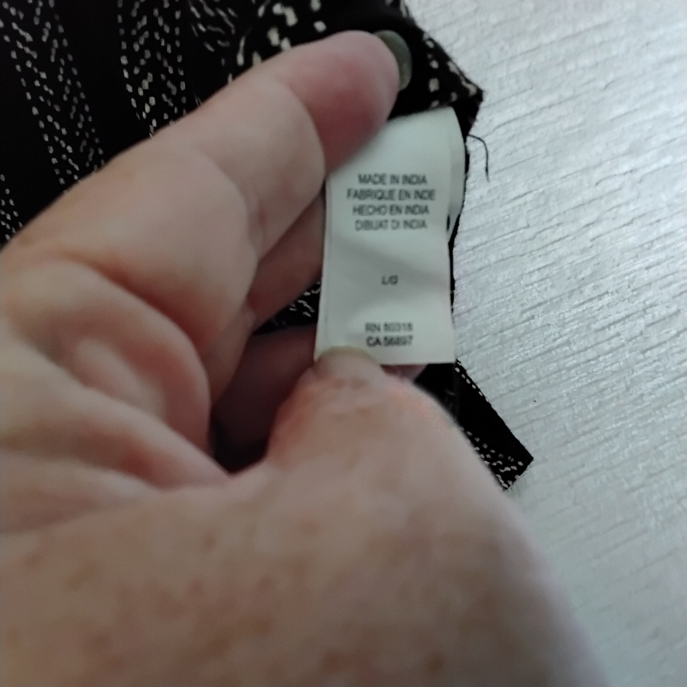 Lucky Brand L Black and White Women's V Neck Cap Sleeved Top - Picture 3 of 5